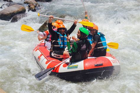 Raft: Un'Avventura Fluviale di Sopravvivenza e Costruzione Navale!